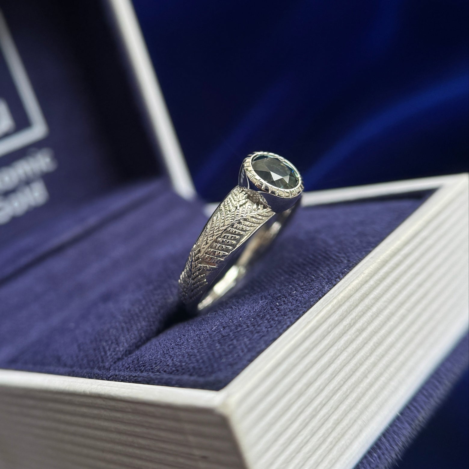 14k White Wold Oval Dark Green Montana Sapphire Pine Ring, size 7 