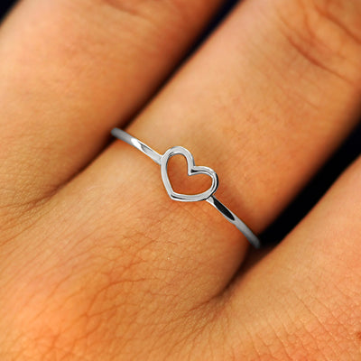 Close up view of a model's fingers wearing a 950 platinum Heart Ring