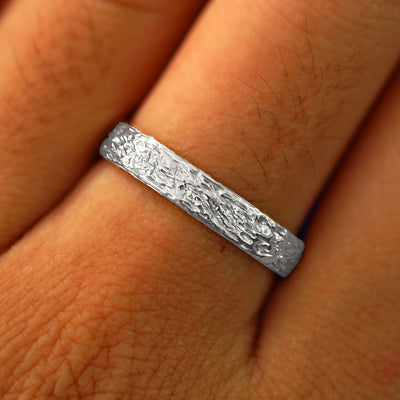 Close up view of a model's fingers wearing a 950 platinum Raw Band