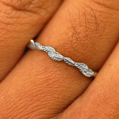 Close up view of a model's fingers wearing a 950 platinum Thin Leaves Band