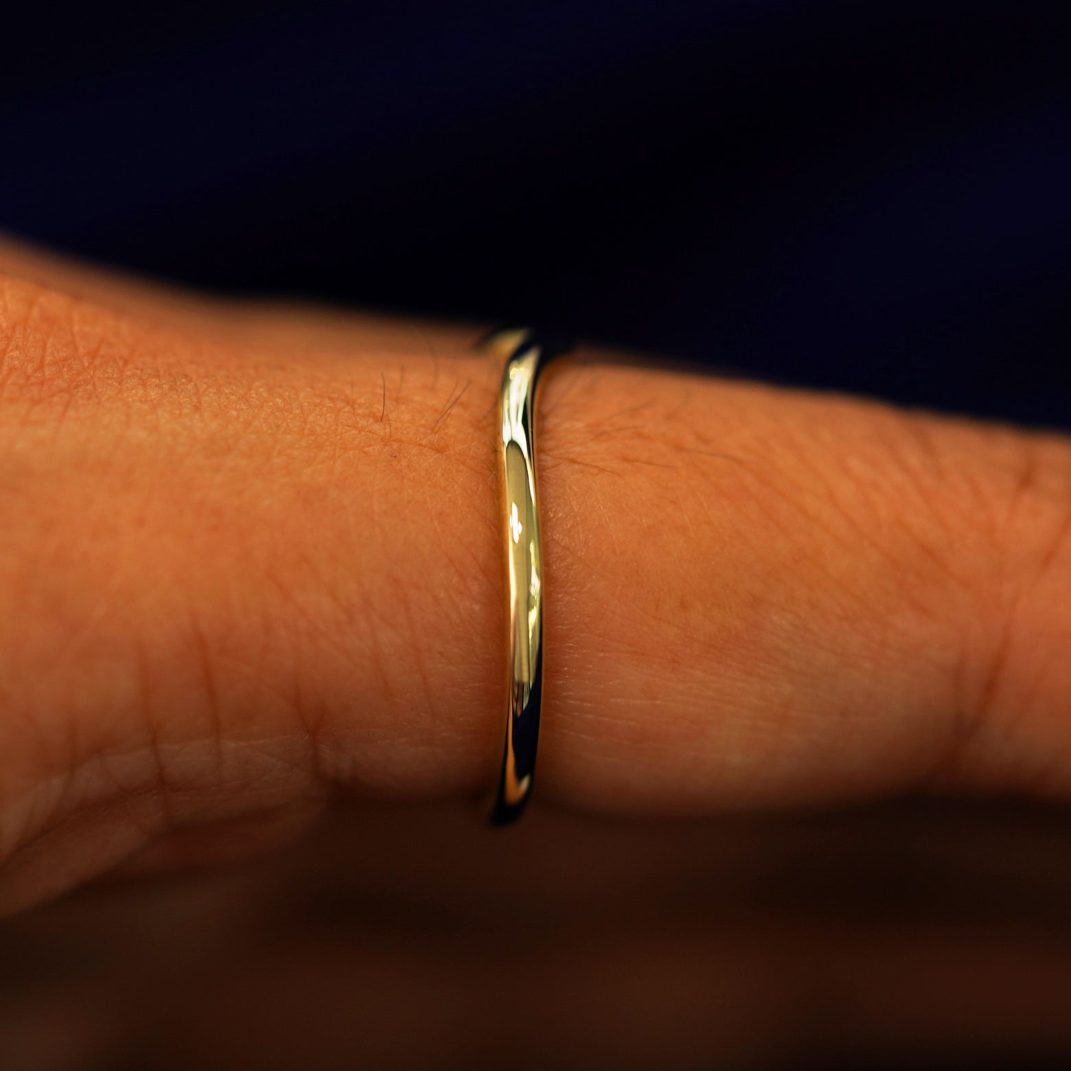 Side view of a Chevron Band on a model's finger to show details