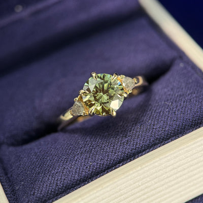 14k Yellow Gold and 6-claws-low set 1.75ct 7.7mm Green Round Lab Diamond with 0.25ct Trillion Salt-and-pepper Diamonds on 2mm Mix Mirror Custom Ring, size 7