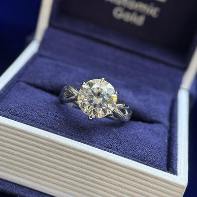 950 Platinum and 6-prongs-basket-set 2.5ct F VVS2 Round Lab Diamond on Twist Band Custom Ring, Size 5.5