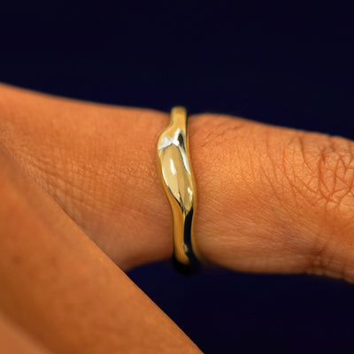 Alternate side view of a Liquid Band on a model's finger to show more details