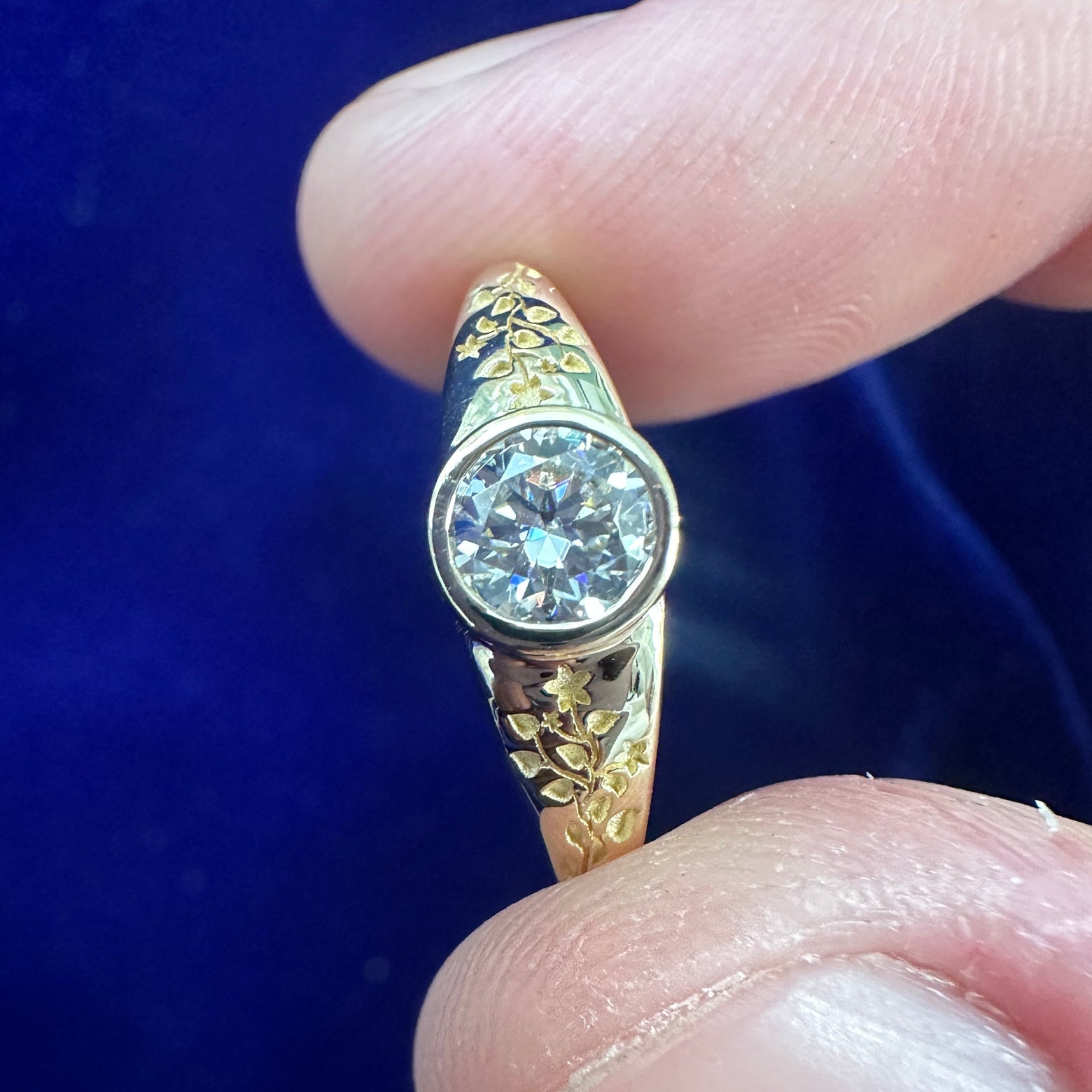 14k Yellow Gold & Bezel-set 5mm 0.50ct Round Moissanite on Leaf Band Custom Ring, size 7.5