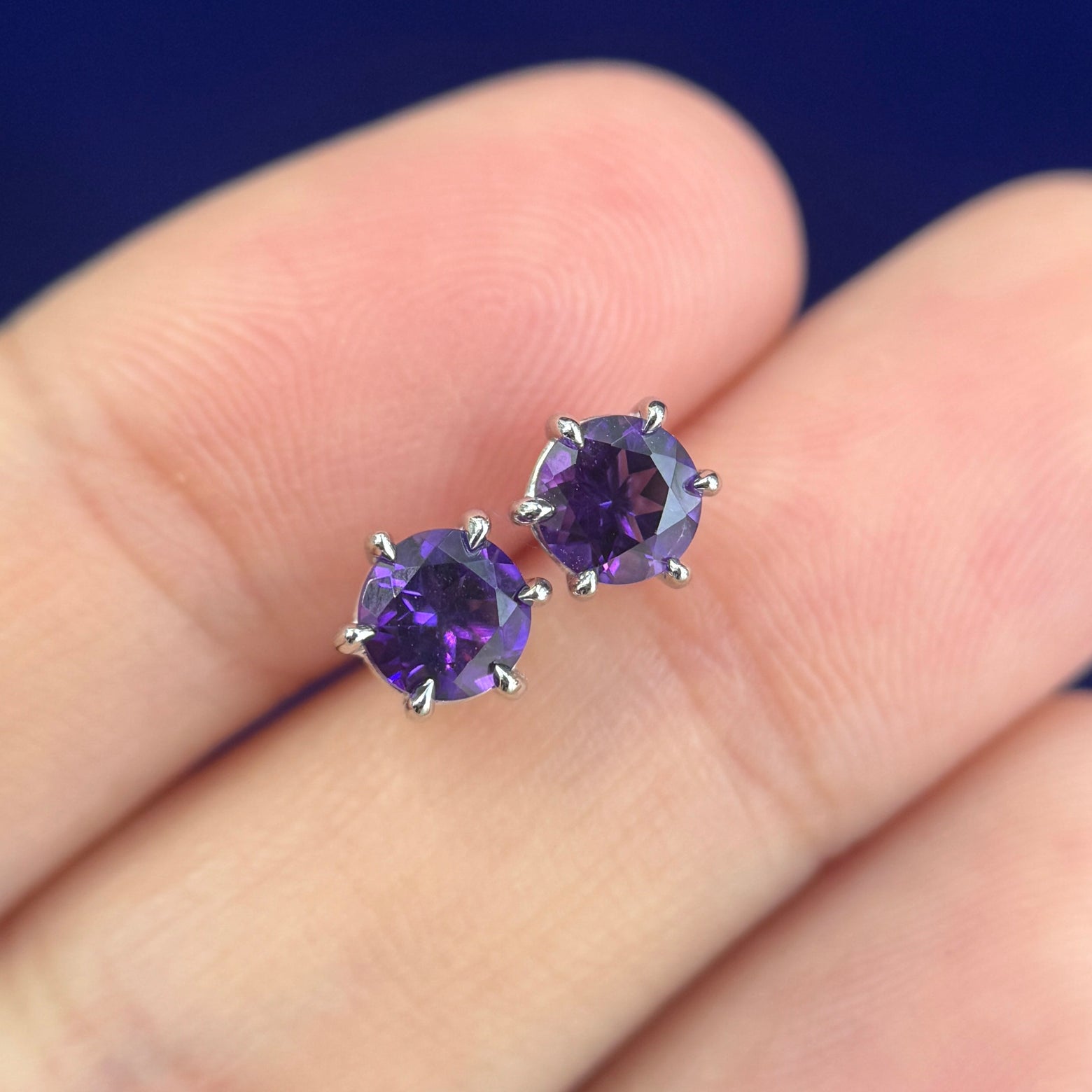 14k White Gold Prongs-set 5mm Round Amethyst Stud Pushback Earrings