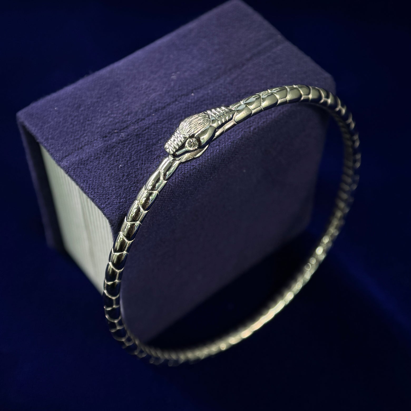 snake-bangle-diamonds-eyes-950