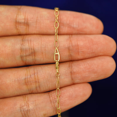 An Automic Gold AU lobster claw clasp on a 14 karat gold Veren Bracelet