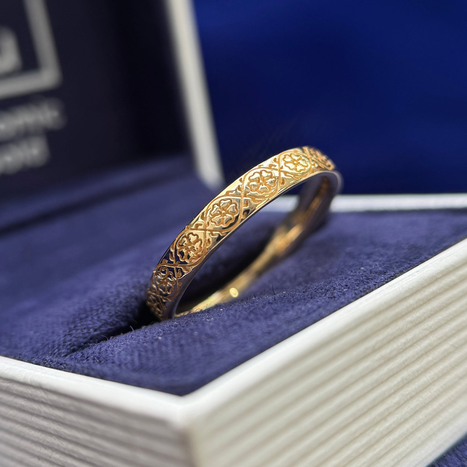 14k Yellow Gold Violets Flowers Engravings 3/4 around 3.5mm Mix Mirror Band Custom Ring, Engraved Inside, Size 9