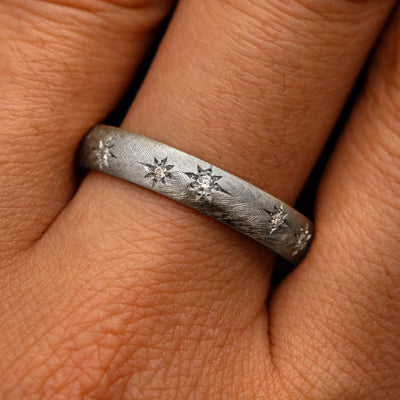 Close up view of a model's fingers wearing a 14k white gold Curvy Diamond Stars Velvet Band