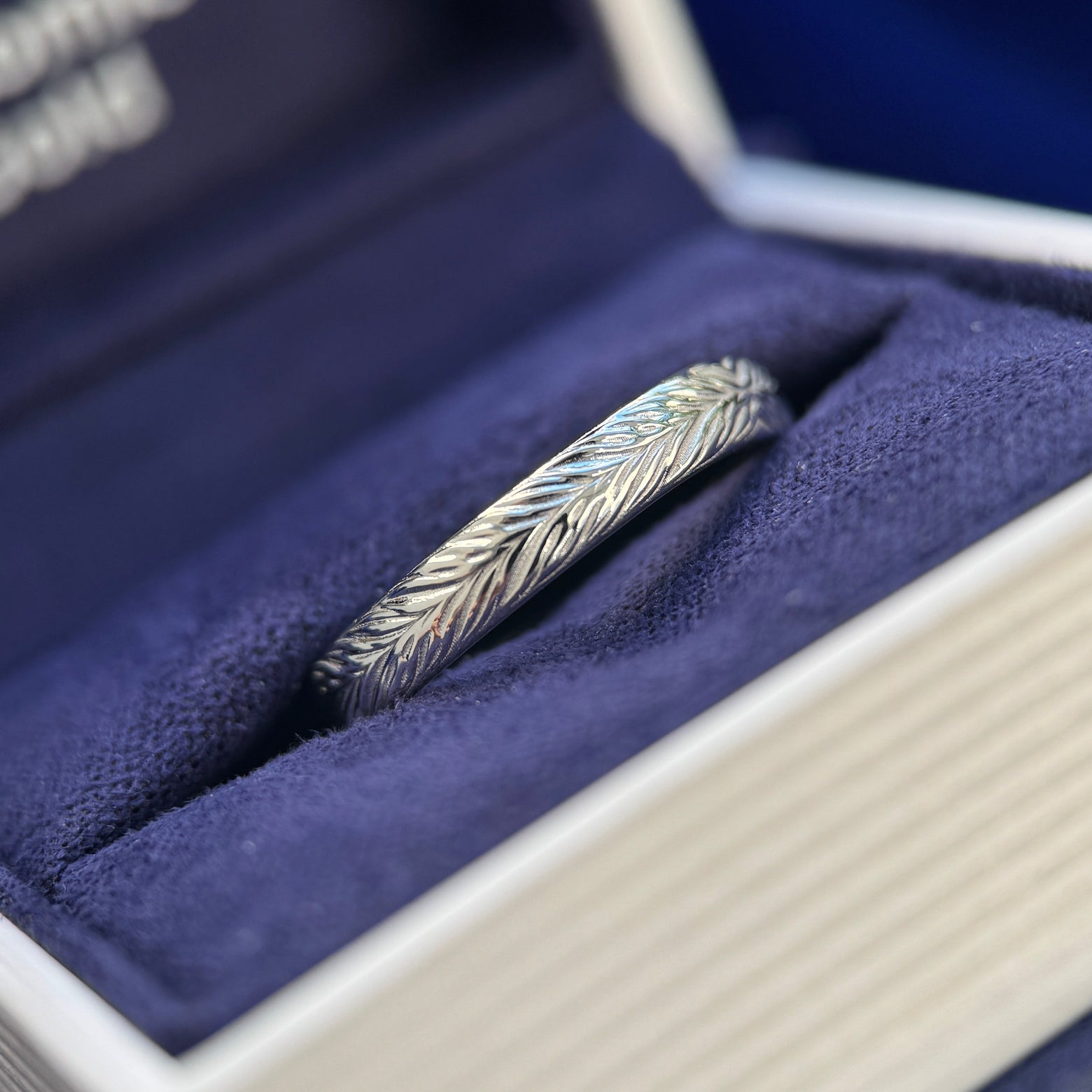 14k White Gold 3.5mm Custom Leaves Three Fourths around Nesting Band, 4 grams, size 8